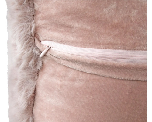 Vue détaillée d''un coussin avec fermeture éclair