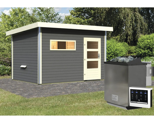 Holzsauna mit Saunaofen im Garten