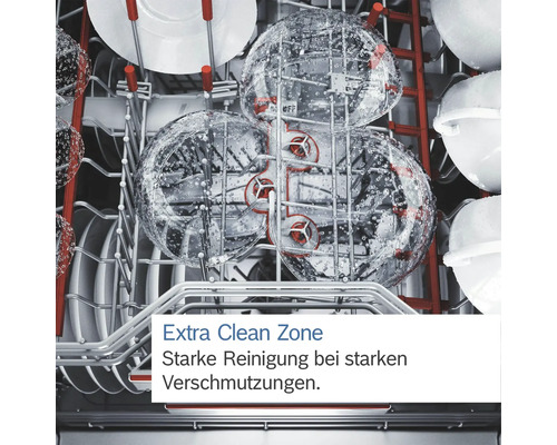 Geschirrspüler Innenraum mit Geschirr und Extra Clean Zone für starke Reinigung