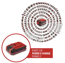 Einhell Power X-Change Akku mit verschiedenen Elektrowerkzeugen im Hintergrund