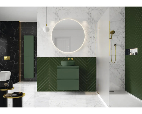 Salle de bain lumineuse avec douche, lavabo et miroir