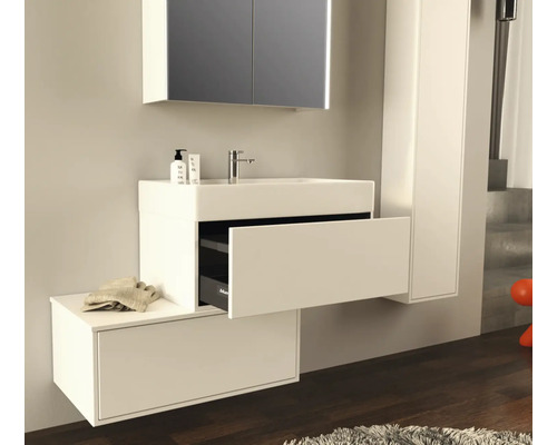 Ensemble de salle de bains moderne avec meuble sous-lavabo, lavabo, armoire de toilette et armoire haute