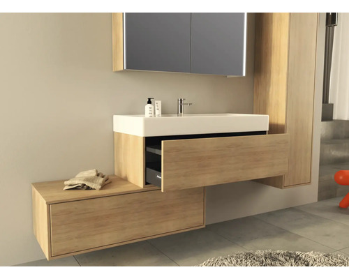 Salle de bain moderne avec lavabo, meuble bas et armoire de toilette