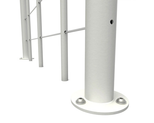 Detailansicht eines Metallzauns mit Pfosten und Querstreben