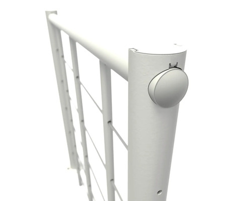 Detailansicht eines weißen Geländers aus Metall