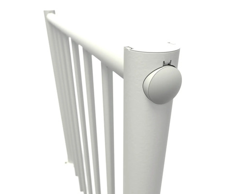 Detailansicht einer Heizung mit glatter Oberfläche und horizontalen Heizstäben