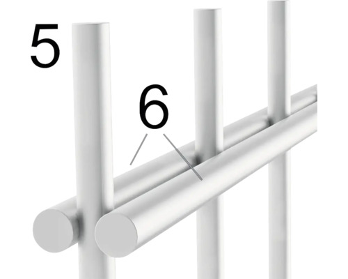 Vue détaillée d''un radiateur de salle de bain avec des tubes ronds