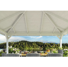 Pavillon de jardin en bois blanc avec table et chaises à l''extérieur, avec vue sur le lac.