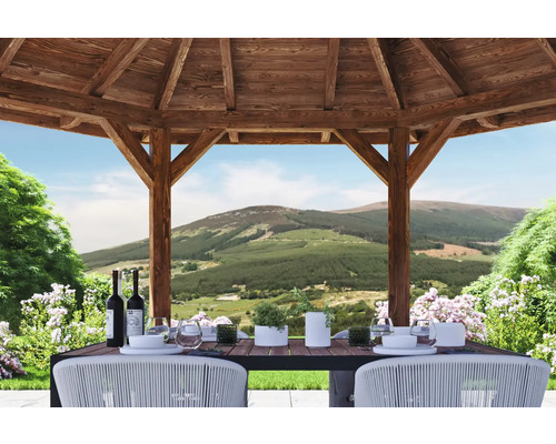 Holzpavillon mit Esstisch und Blick auf eine Hügellandschaft