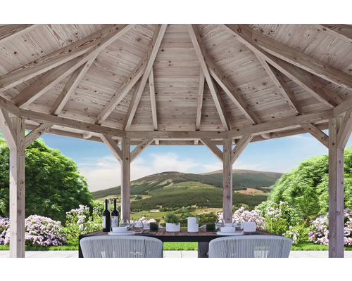 Holzpavillon mit Tisch und Stühlen im Garten