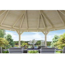 Pavillon de jardin en bois avec table et chaises dans le jardin