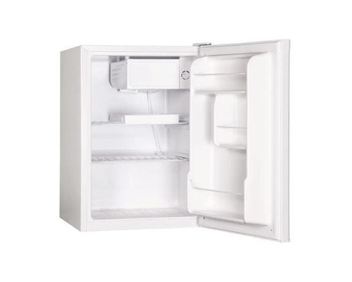 Geöffneter, kleiner, weißer Kühlschrank mit Regalen und Gefrierfach