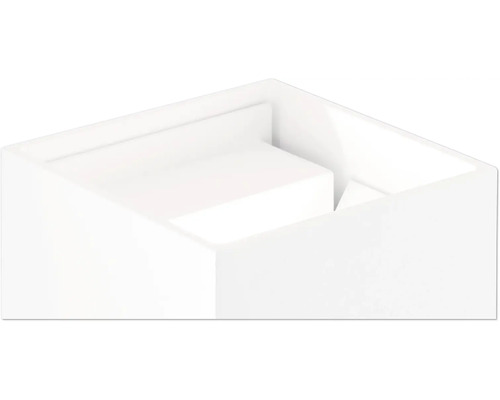 Detailansicht eines weißen, quaderförmigen Pflanzkübels