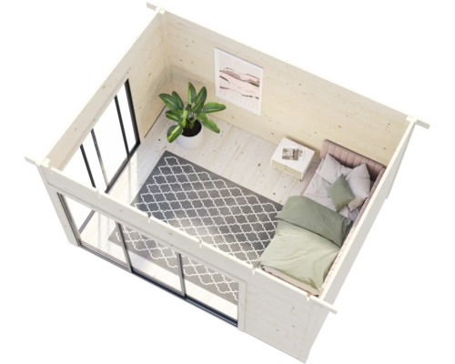 Vue intérieure d''une cabane de jardin en bois avec lit, tapis et plante