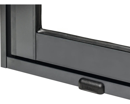 Vue détaillée d''une fenêtre noire avec poignée de fenêtre