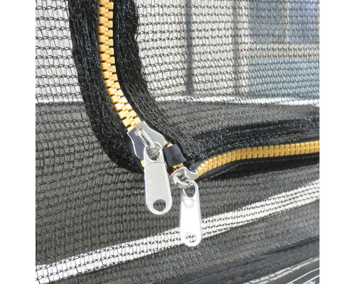Vue détaillée de la fermeture éclair d''un filet de protection noir