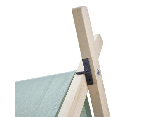 Vue détaillée d''une tente de jeux avec cadre en bois et revêtement en tissu