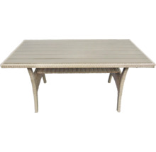 Rechteckiger Gartentisch mit Rattanrahmen und Tischplatte