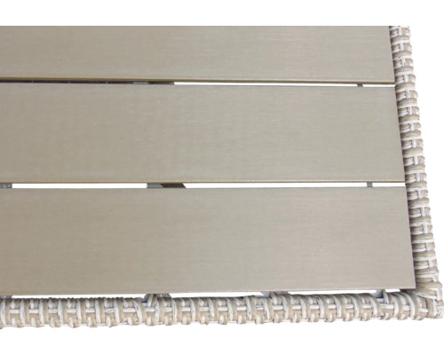 Detailansicht einer Tischplatte mit Flechtstruktur am Rand