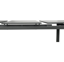 Detailansicht eines Gartentisches mit Ausziehfunktion.