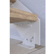 Vue détaillée d''une fixation d''escalier avec marche et support