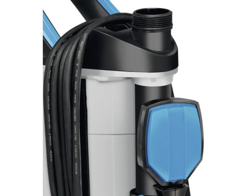 Gros plan d''une pompe d''assainissement avec câble et flotteur