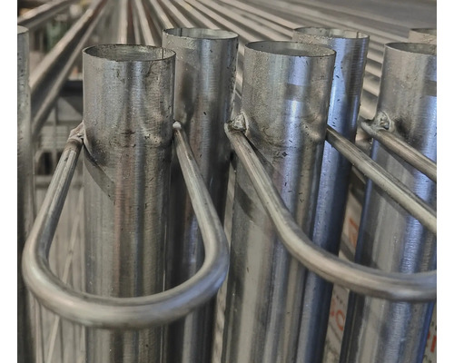 Metallpfosten mit Halterung