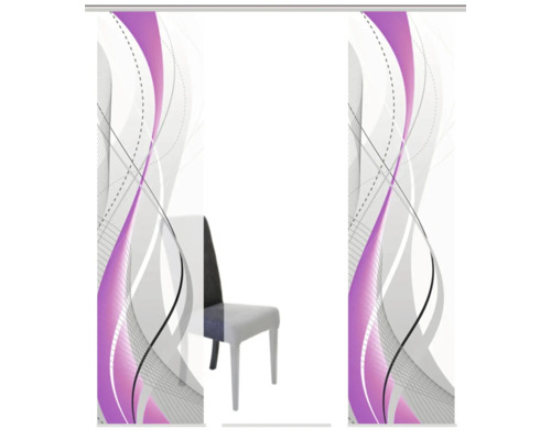 Schiebegardine mit abstraktem Design und Stuhl