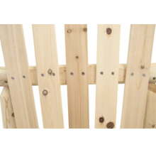 Vue détaillée de la construction en bois avec des vis