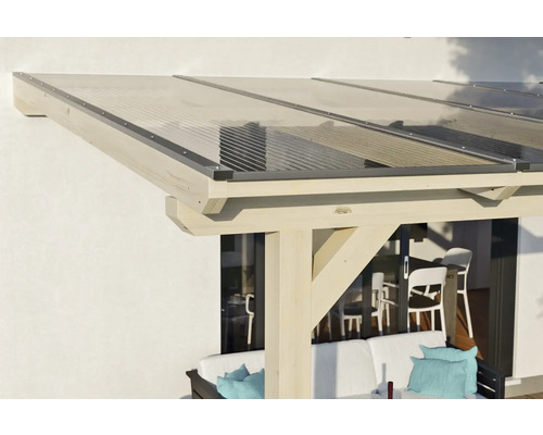 Nahaufnahme einer Holzterrasse mit Polycarbonatüberdachung