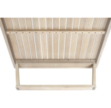 Unterseite eines Gartentisches aus Holz