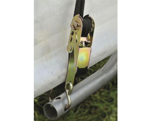 Zurrgurt mit Ratsche zur Befestigung einer Plane an einem Metallrahmen