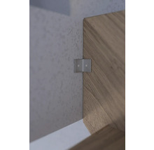 Detailansicht einer Eckverbindung mit Winkelverbinder.