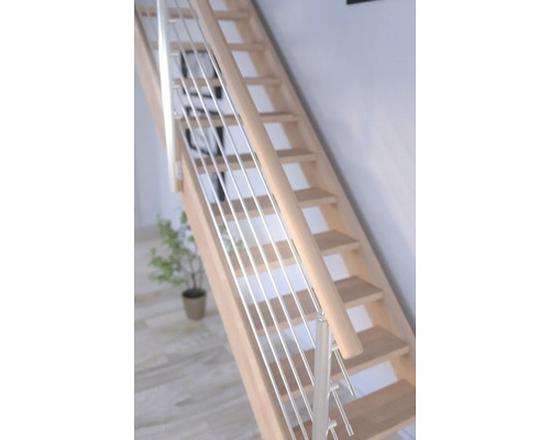 Escalier en bois avec rampe en acier inoxydable à l''intérieur