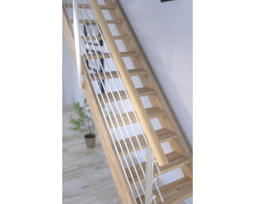 Escalier en bois avec rampe en acier inoxydable à l''intérieur