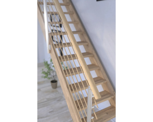 Escalier en bois avec rampe en acier inoxydable à l''intérieur