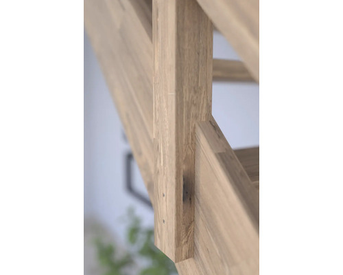 Detailaufnahme eines Holztreppenelements