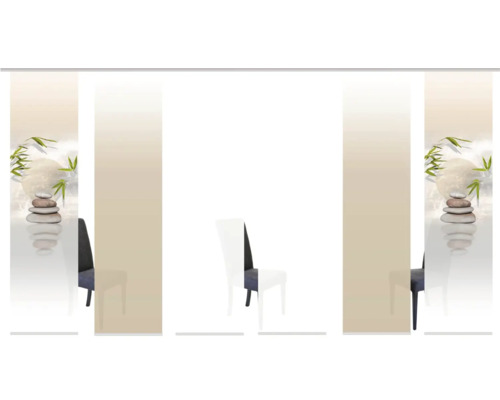 Scène d''intérieur avec rideaux coulissants et chaises pour la décoration intérieure