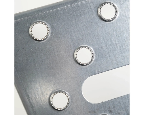 Vue détaillée d''une plaque métallique avec des trous