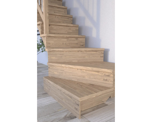 Escalier en bois avec marches et rampes