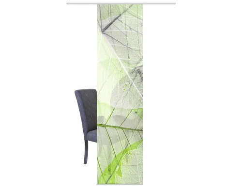 Schiebegardine mit Pflanzenmuster und Stuhl
