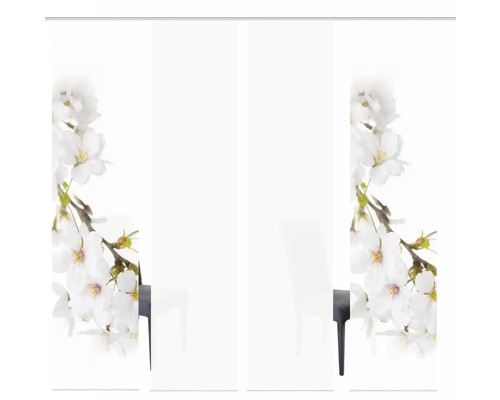 Porte coulissante avec décor de fleurs de cerisier pour une ambiance claire et conviviale.