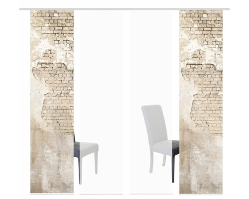 Rideau coulissant avec motif de mur de briques et chaise