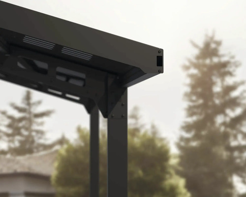 Detailansicht einer Aluminiumpergola im Garten