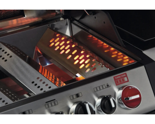 Gros plan d''un barbecue à gaz avec des brûleurs allumés sous la grille