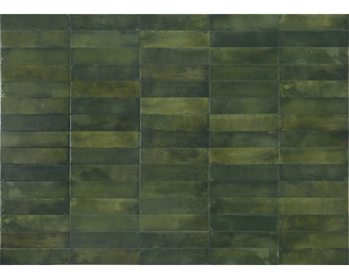 Rechteckige grüne Fliesen aneinandergereiht