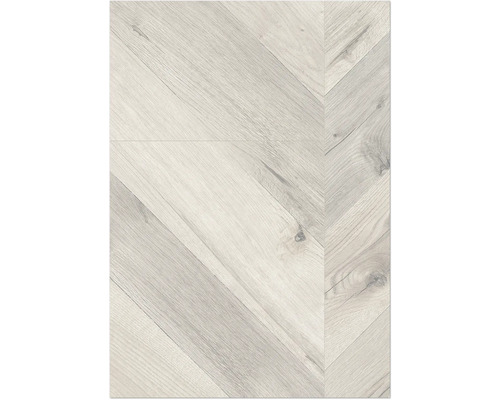 Pose de parquet clair en motif à chevrons