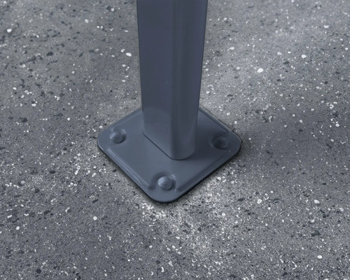 Base de poteau métallique sur sol en béton