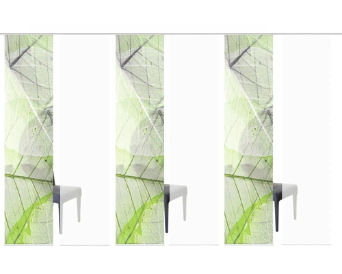 Schiebegardinen mit Blattmuster und Stuhl