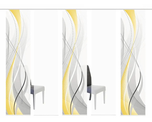 Schiebegardinen mit grafischem Muster und Stuhl